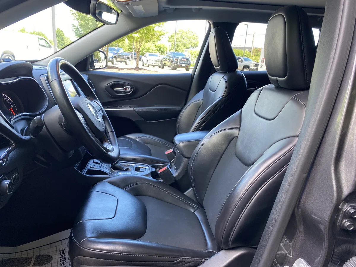 2021 Jeep Cherokee Latitude Plus thumbnail 15
