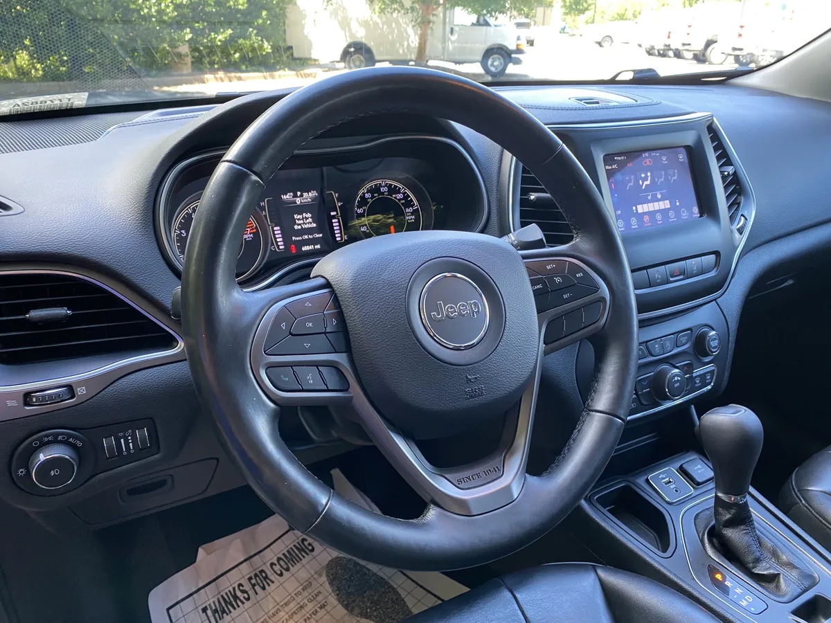 2021 Jeep Cherokee Latitude Plus thumbnail 16