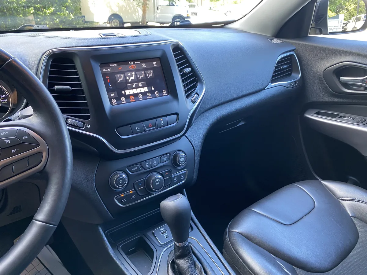 2021 Jeep Cherokee Latitude Plus thumbnail 23
