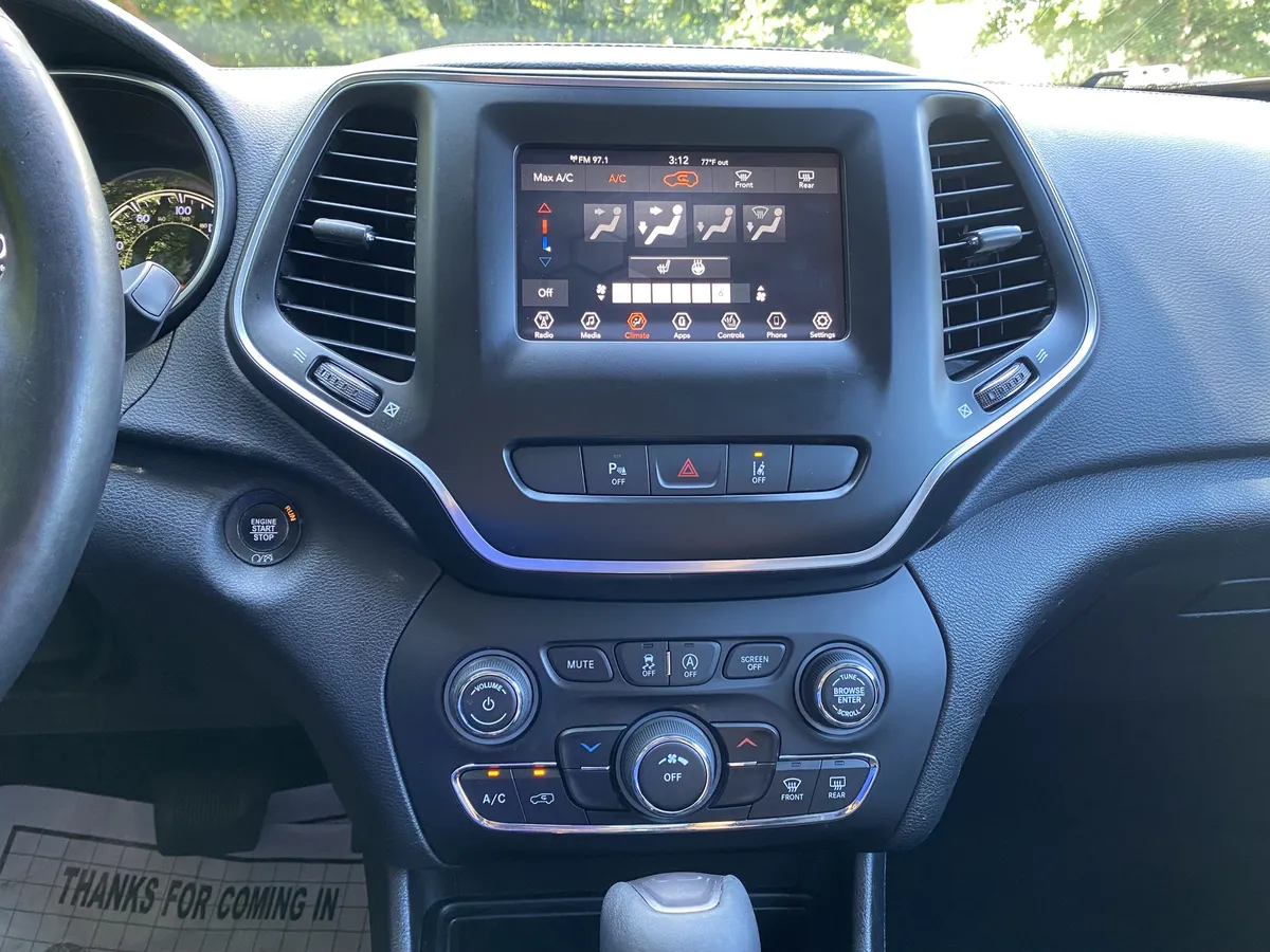 2021 Jeep Cherokee Latitude Plus thumbnail 24