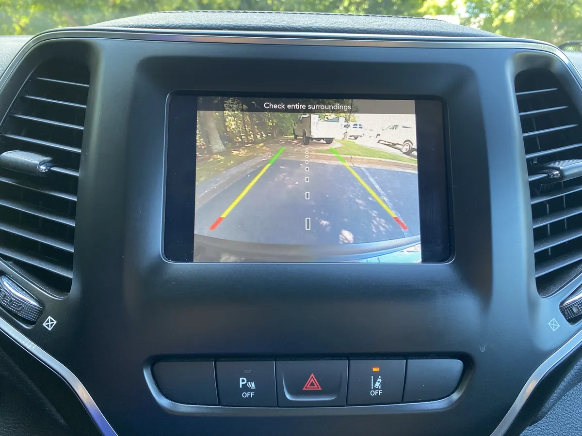 2021 Jeep Cherokee Latitude Plus thumbnail 27