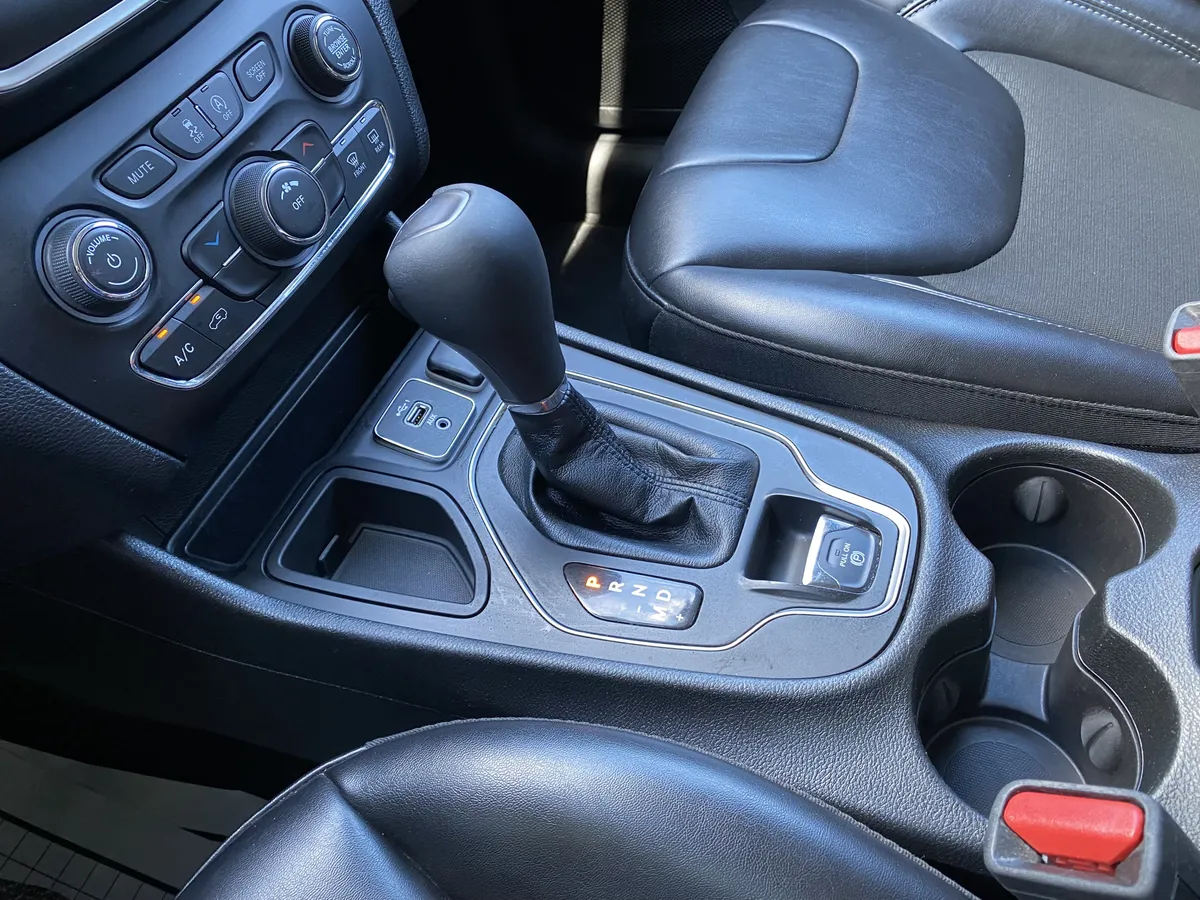 2021 Jeep Cherokee Latitude Plus thumbnail 29