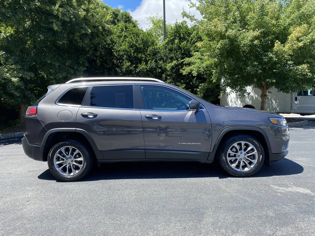 2021 Jeep Cherokee Latitude Plus thumbnail 9