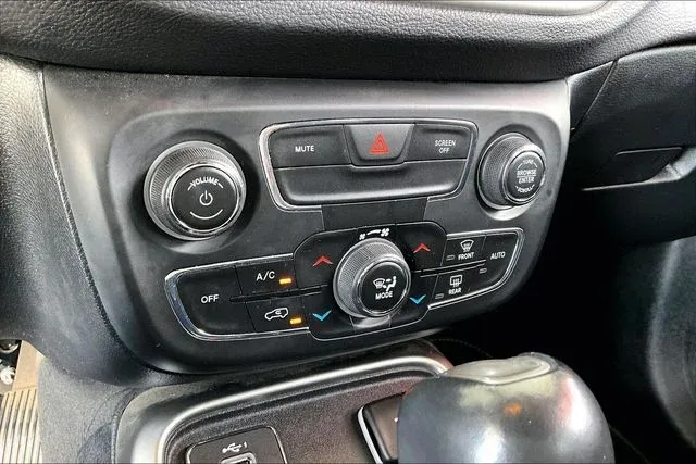 2021 Jeep Compass 80th Special Edition thumbnail 23