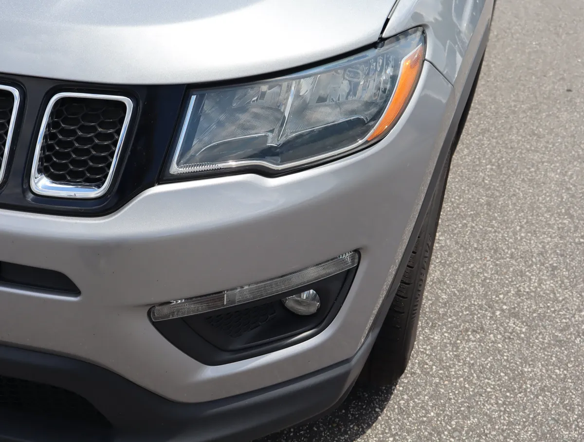 2021 Jeep Compass Latitude thumbnail 10