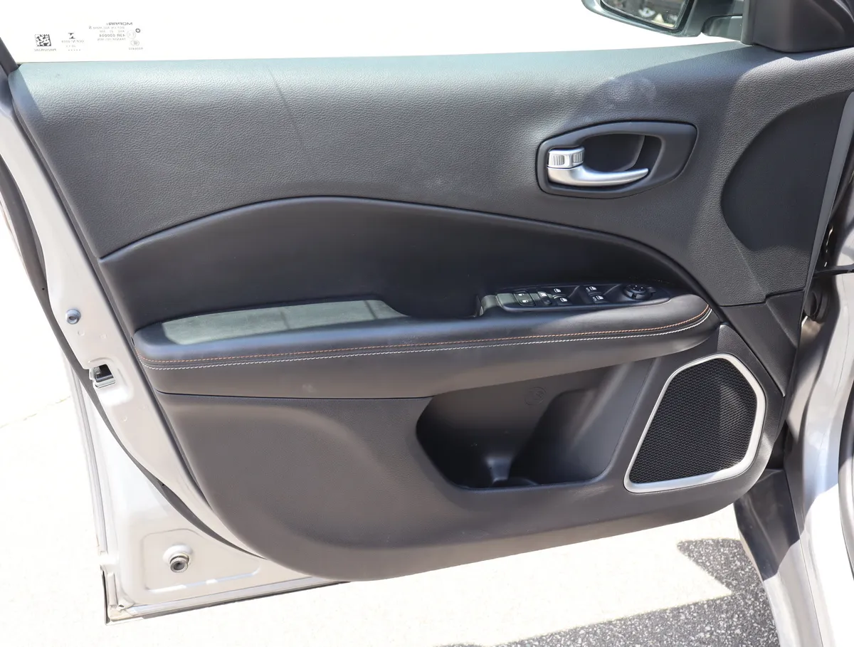 2021 Jeep Compass Latitude thumbnail 12