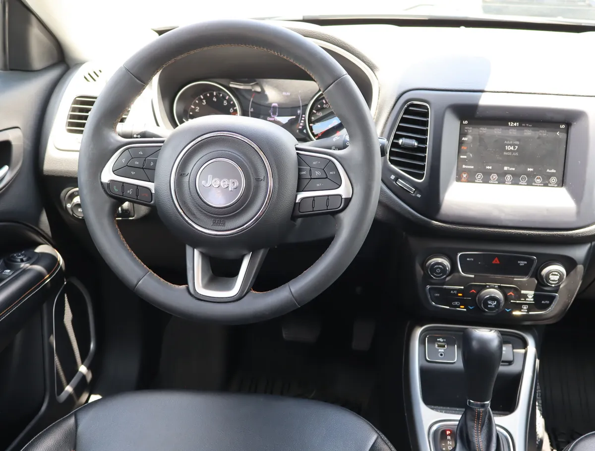 2021 Jeep Compass Latitude thumbnail 14