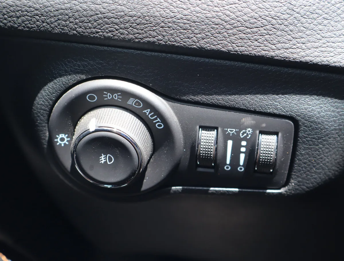 2021 Jeep Compass Latitude thumbnail 17