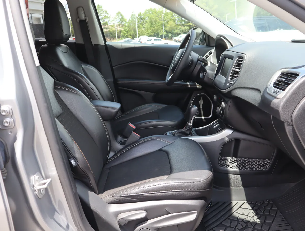 2021 Jeep Compass Latitude thumbnail 19
