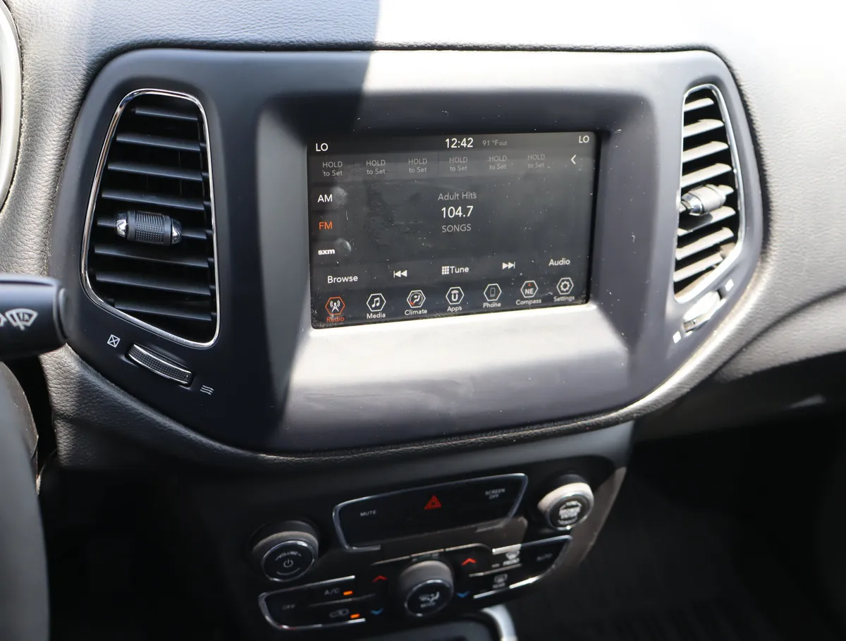 2021 Jeep Compass Latitude thumbnail 23