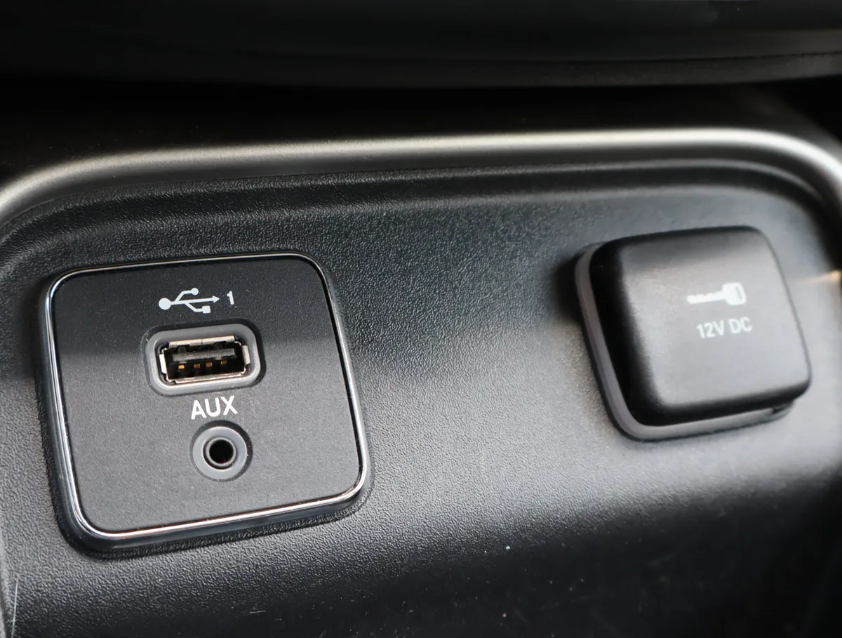 2021 Jeep Compass Latitude thumbnail 26