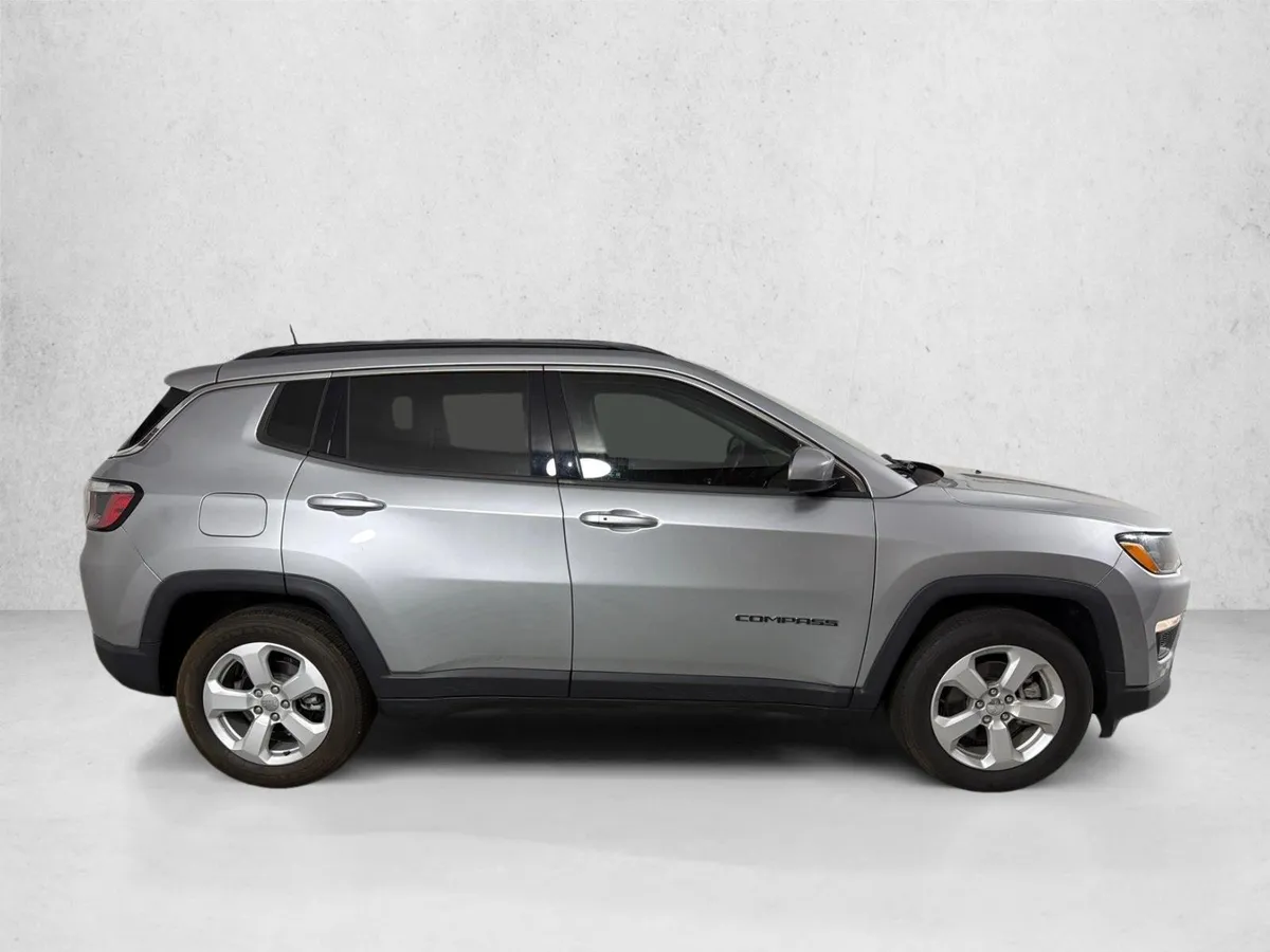 2021 Jeep Compass Latitude thumbnail 2