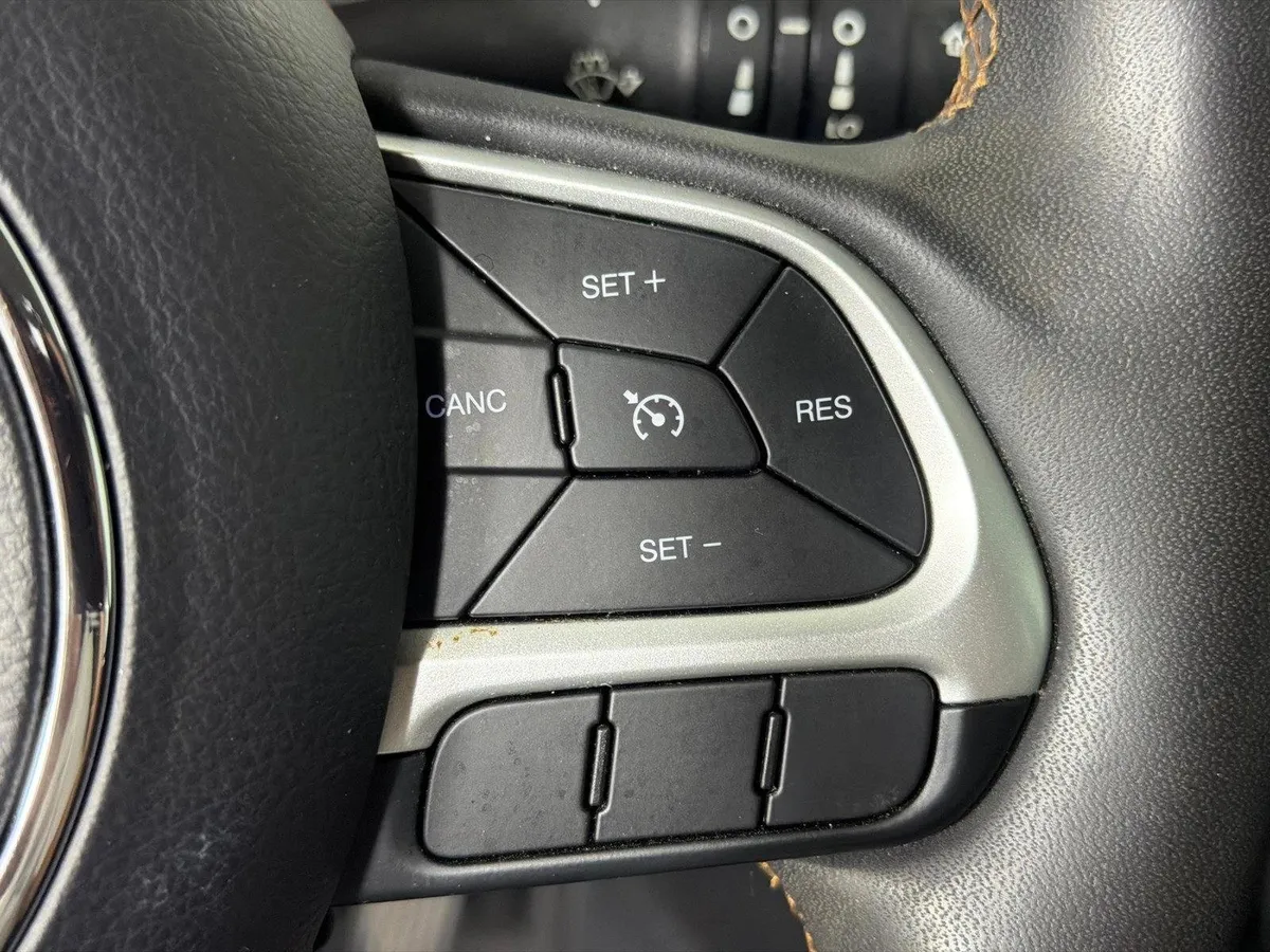 2021 Jeep Compass Latitude thumbnail 25