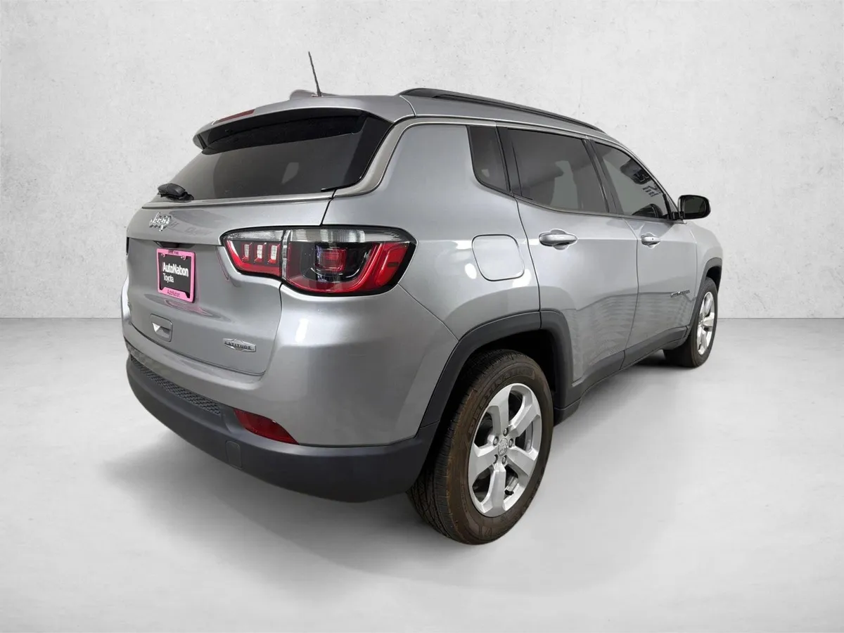 2021 Jeep Compass Latitude thumbnail 3