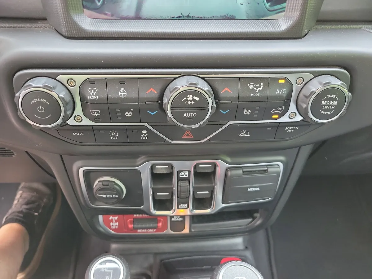 2021 Jeep Gladiator Mojave thumbnail 17