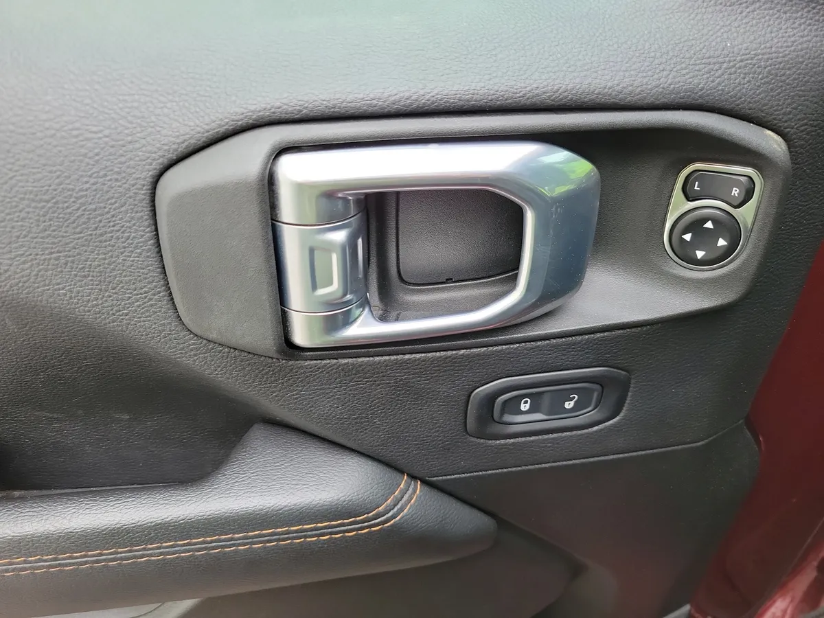 2021 Jeep Gladiator Mojave thumbnail 24