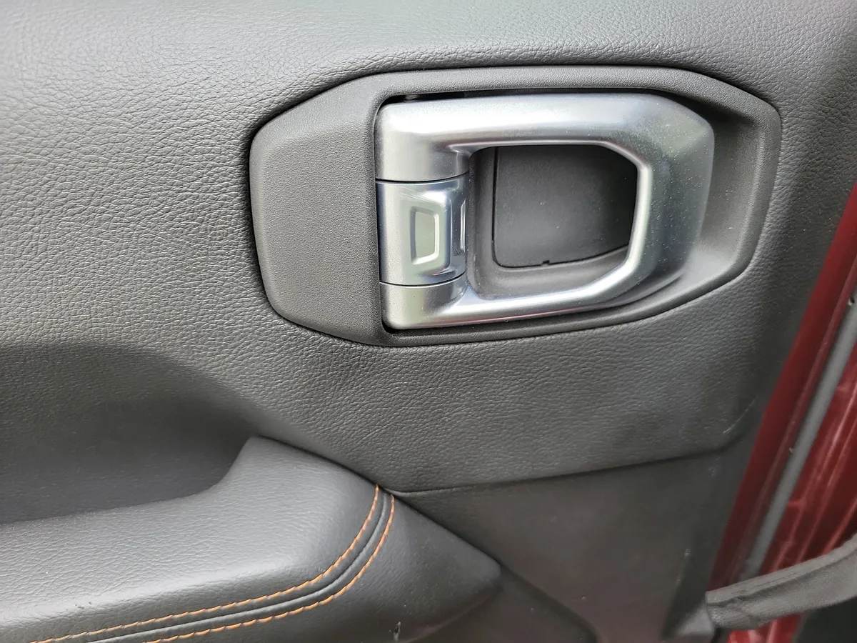 2021 Jeep Gladiator Mojave thumbnail 25