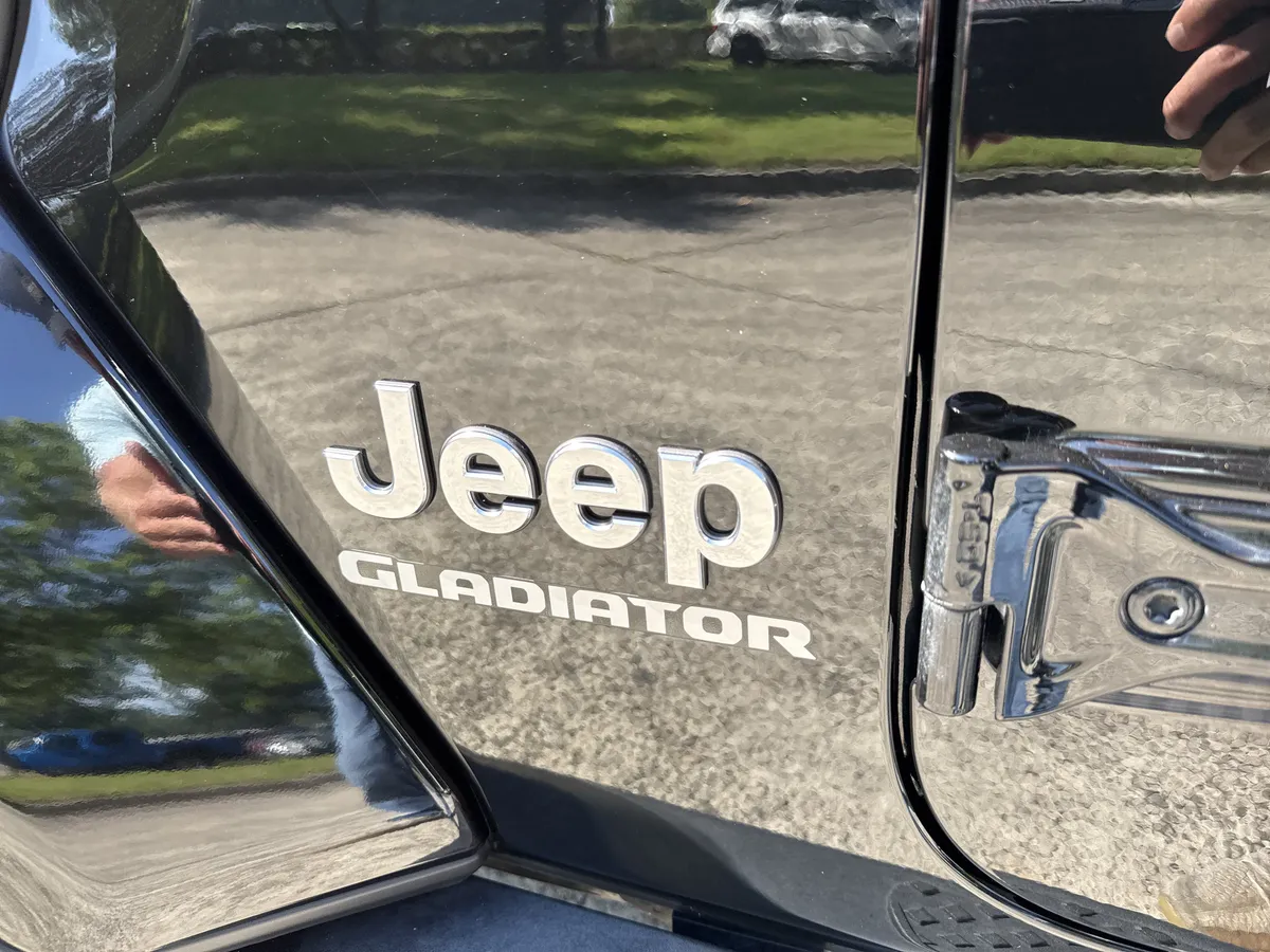 2021 Jeep Gladiator Overland thumbnail 11