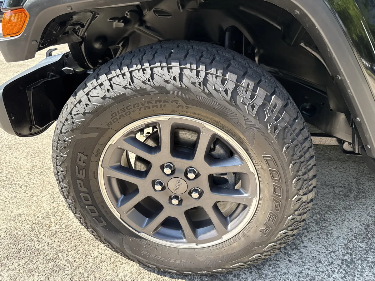 2021 Jeep Gladiator Overland thumbnail 13