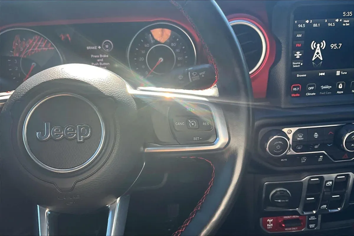 2021 Jeep Gladiator Rubicon thumbnail 24
