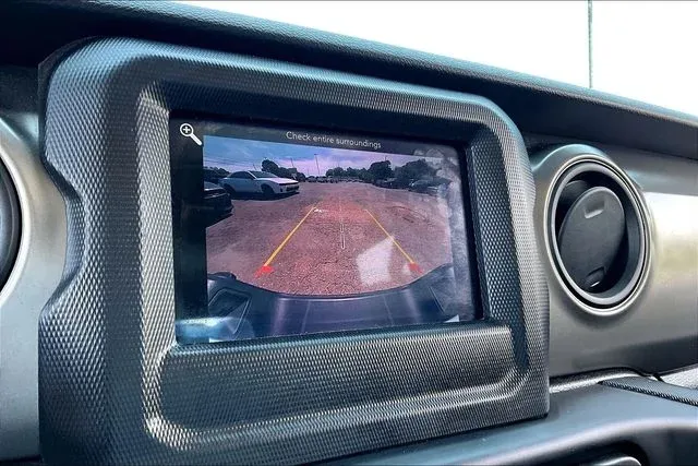 2021 Jeep Gladiator Sport thumbnail 13