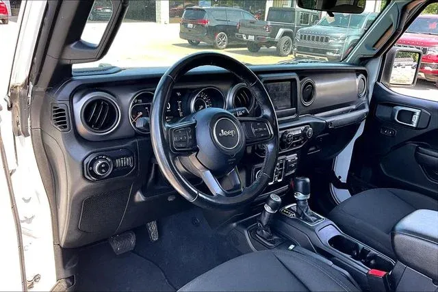 2021 Jeep Gladiator Sport thumbnail 14