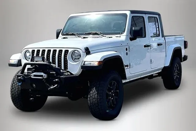 2021 Jeep Gladiator Sport thumbnail 2