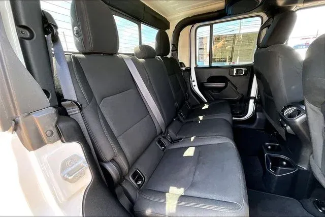 2021 Jeep Gladiator Sport thumbnail 20