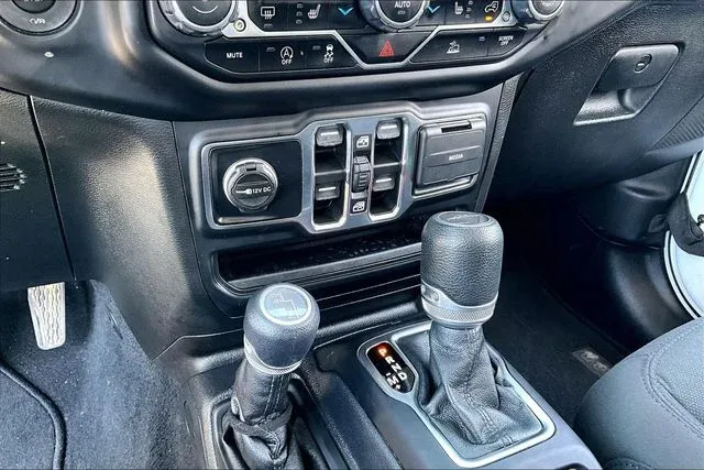 2021 Jeep Gladiator Sport thumbnail 24