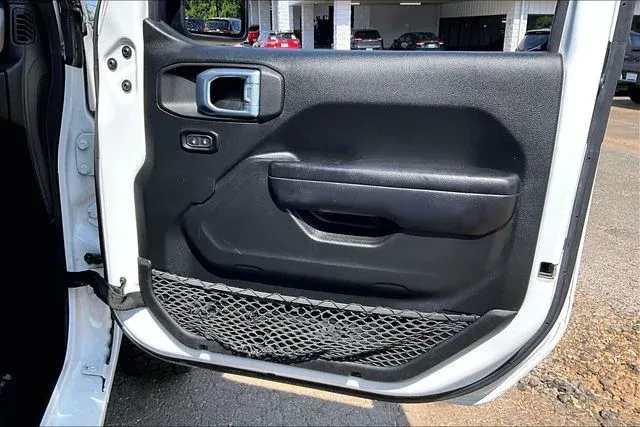 2021 Jeep Gladiator Sport thumbnail 25