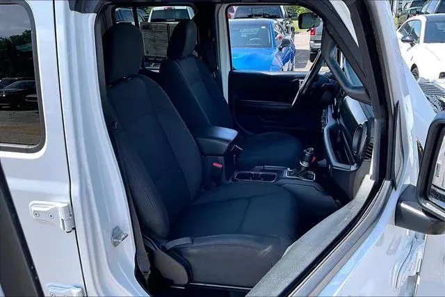 2021 Jeep Gladiator Sport thumbnail 26