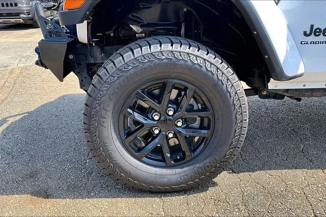 2021 Jeep Gladiator Sport thumbnail 28