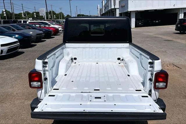 2021 Jeep Gladiator Sport thumbnail 29