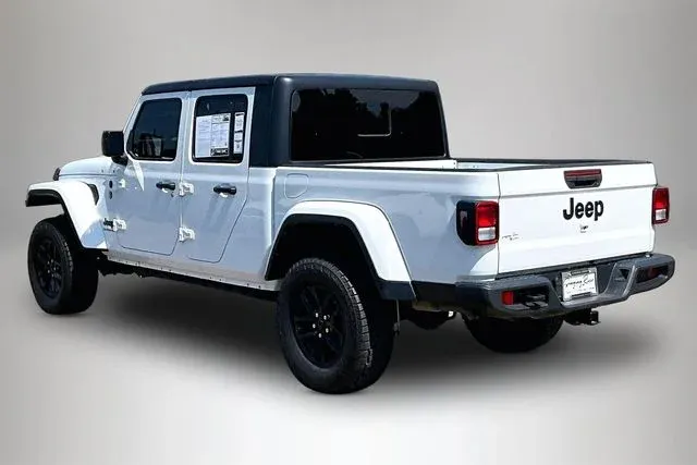 2021 Jeep Gladiator Sport thumbnail 4