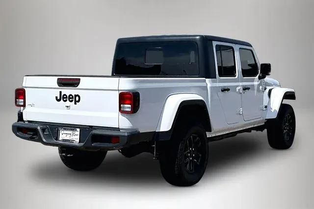 2021 Jeep Gladiator Sport thumbnail 5