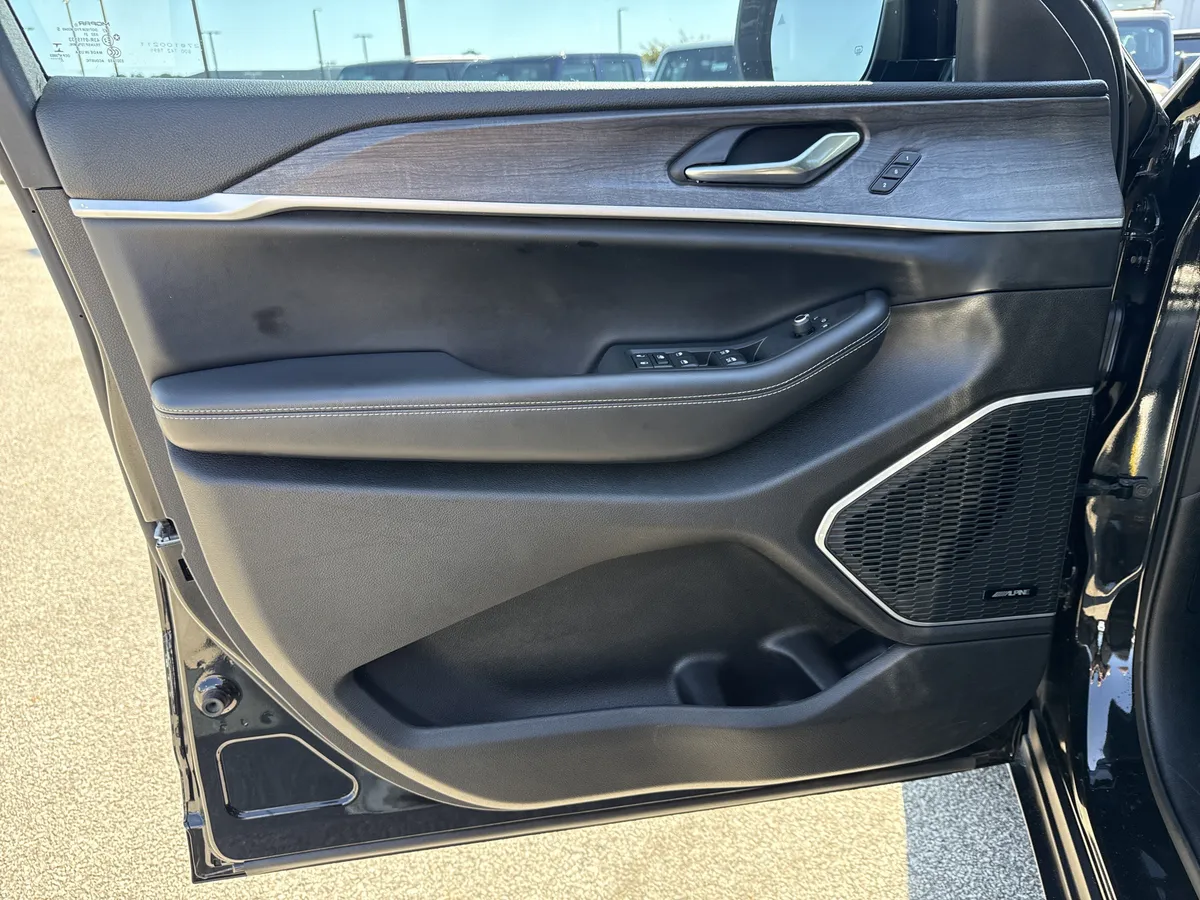 2021 Jeep Grand Cherokee L Limited thumbnail 11