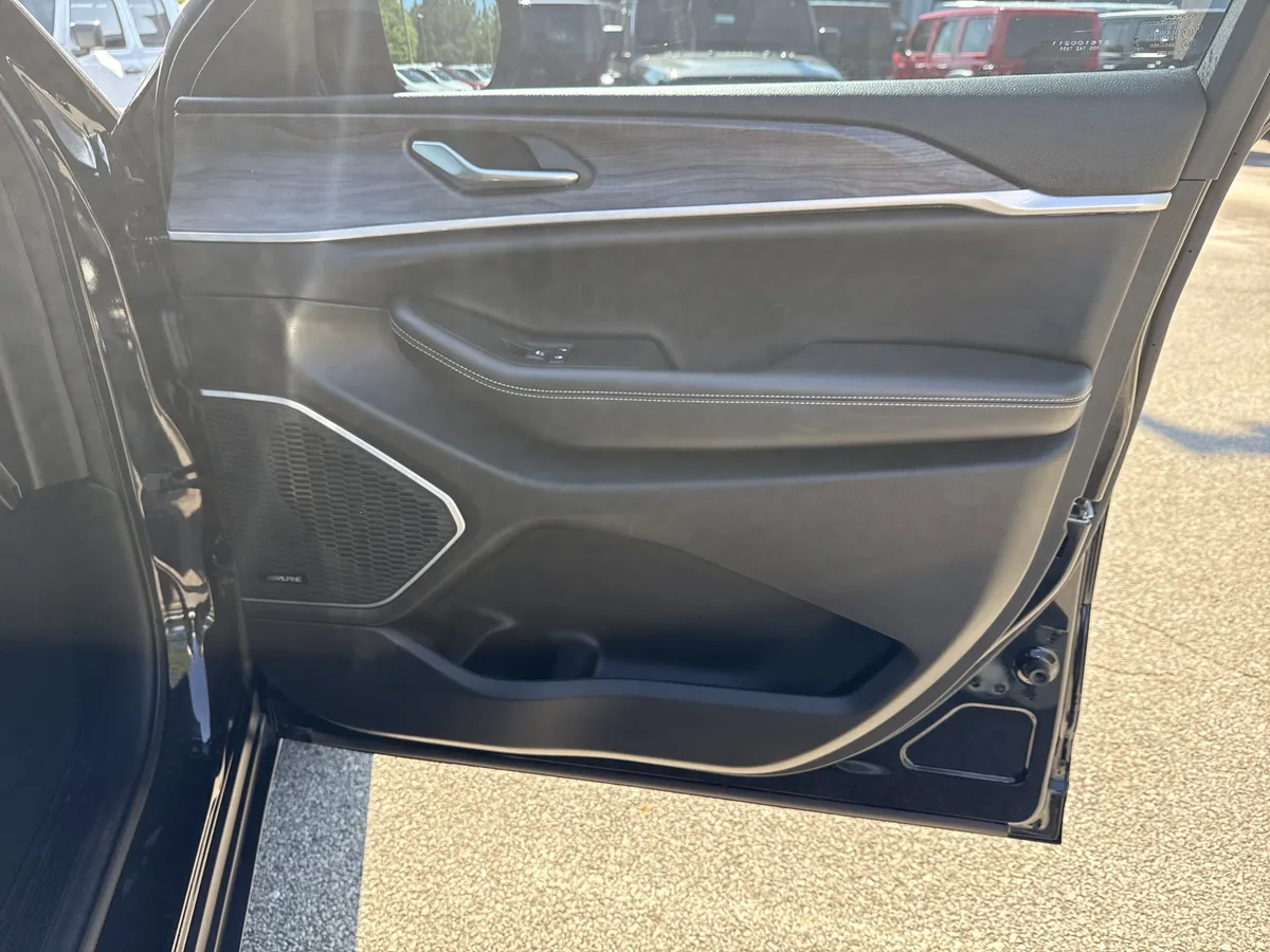 2021 Jeep Grand Cherokee L Limited thumbnail 15