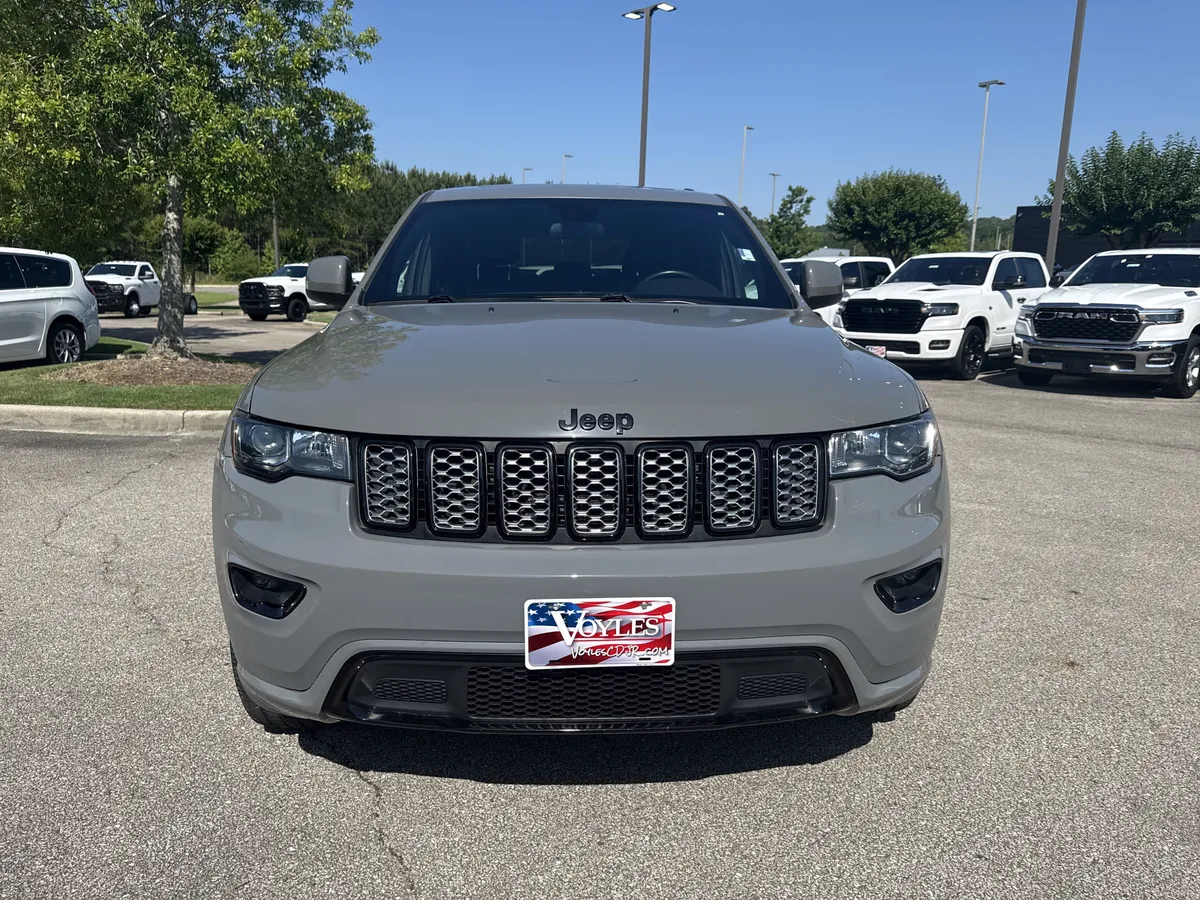 2021 Jeep Grand Cherokee Laredo X thumbnail 2