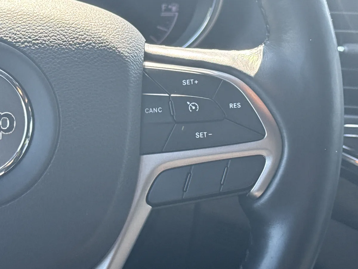 2021 Jeep Grand Cherokee Laredo X thumbnail 27