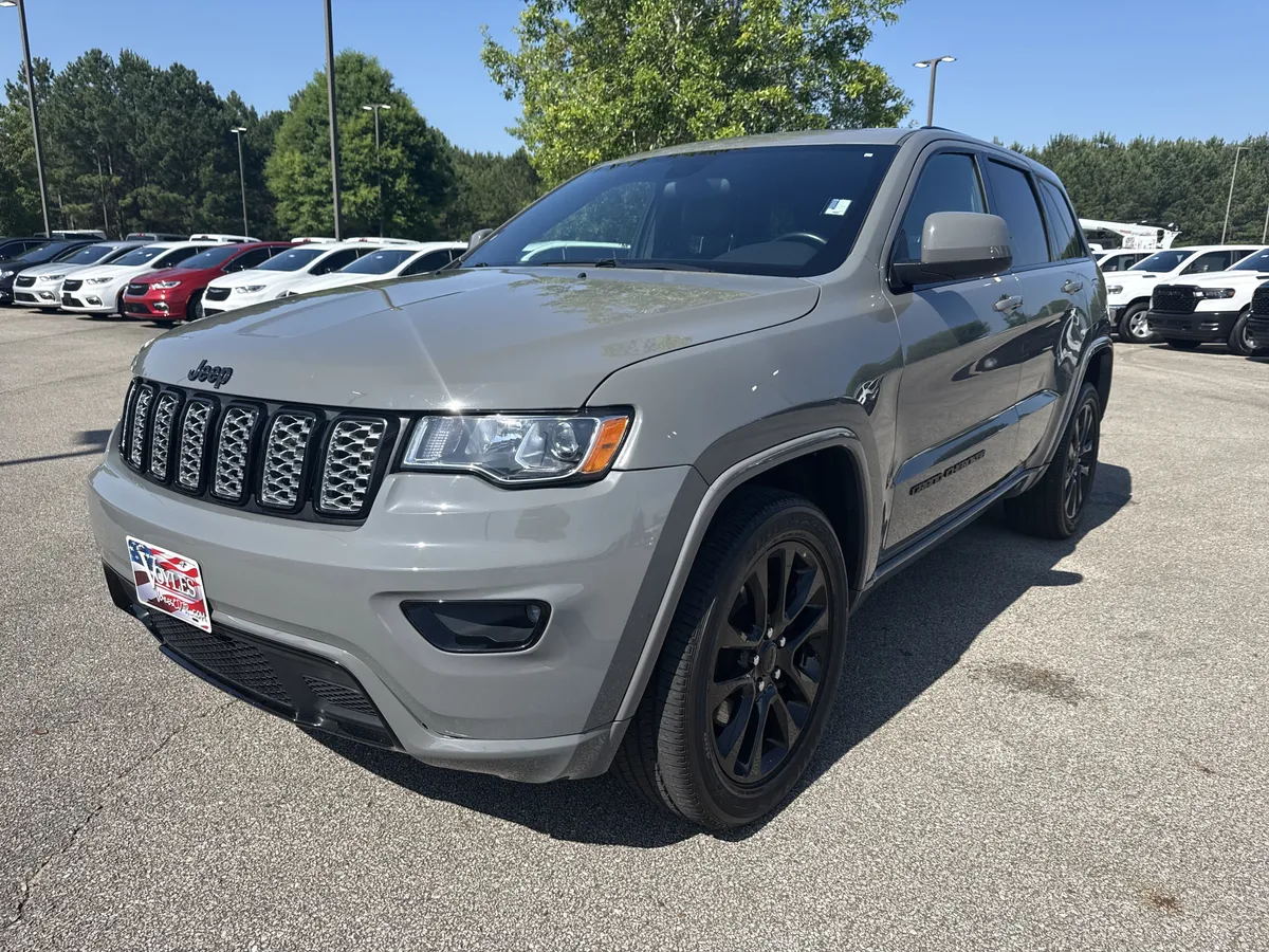 2021 Jeep Grand Cherokee Laredo X thumbnail 3