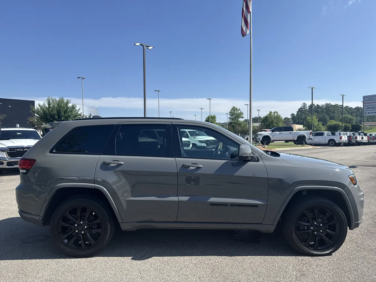 2021 Jeep Grand Cherokee Laredo X thumbnail 8