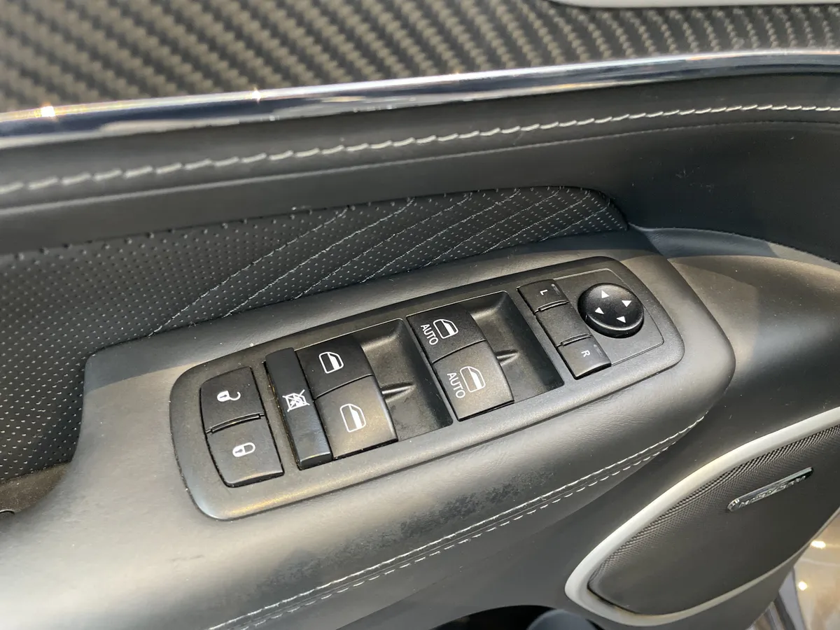 2021 Jeep Grand Cherokee SRT thumbnail 16