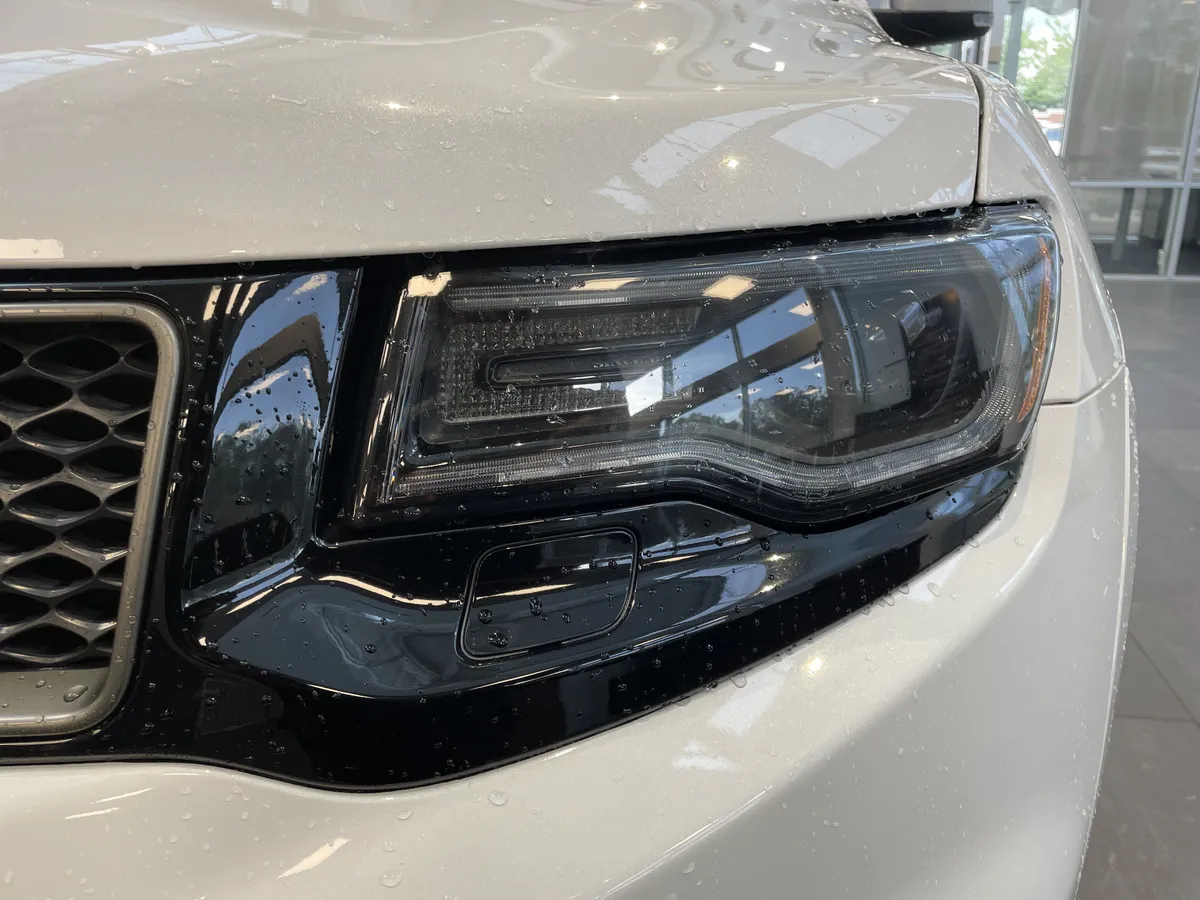 2021 Jeep Grand Cherokee Trackhawk thumbnail 4