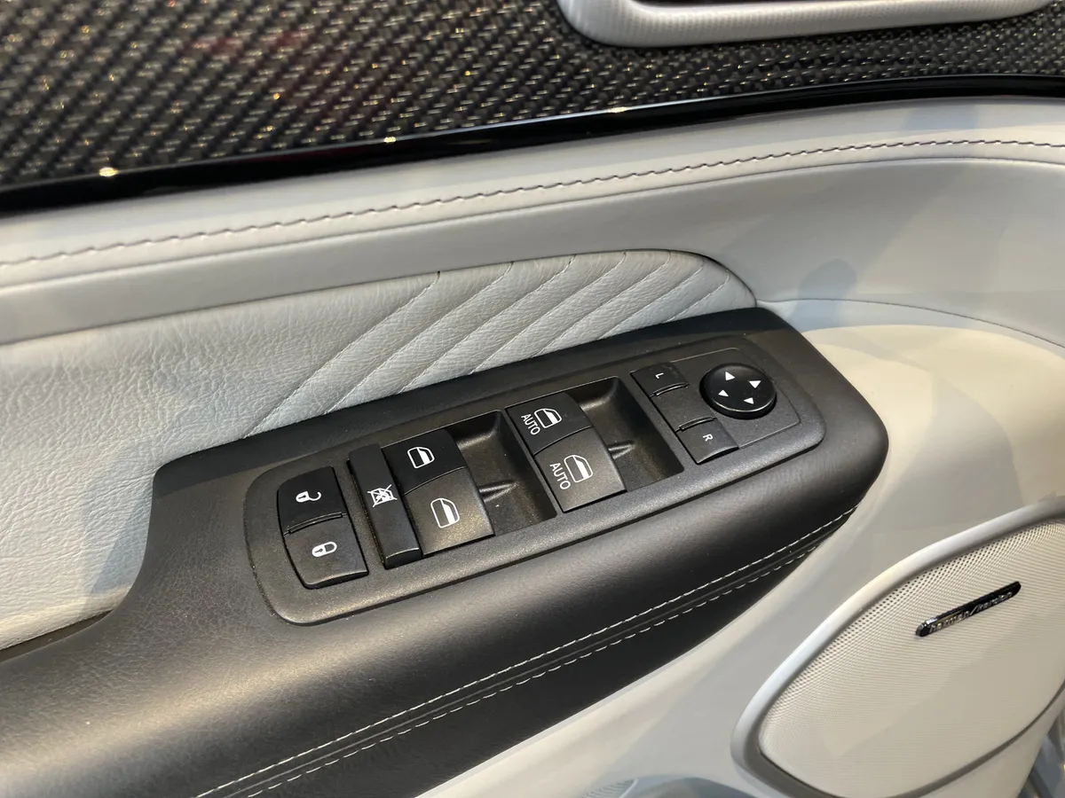 2021 Jeep Grand Cherokee Trackhawk thumbnail 17