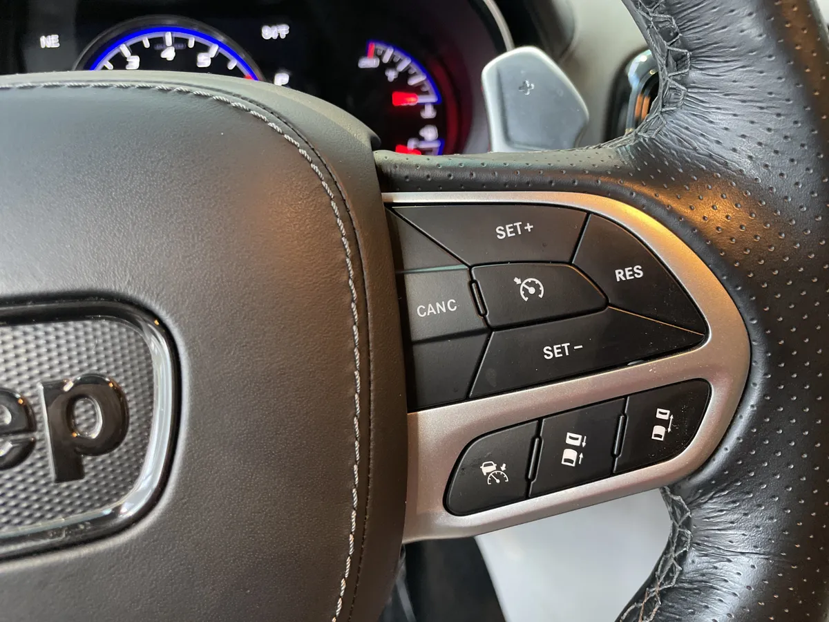 2021 Jeep Grand Cherokee Trackhawk thumbnail 23