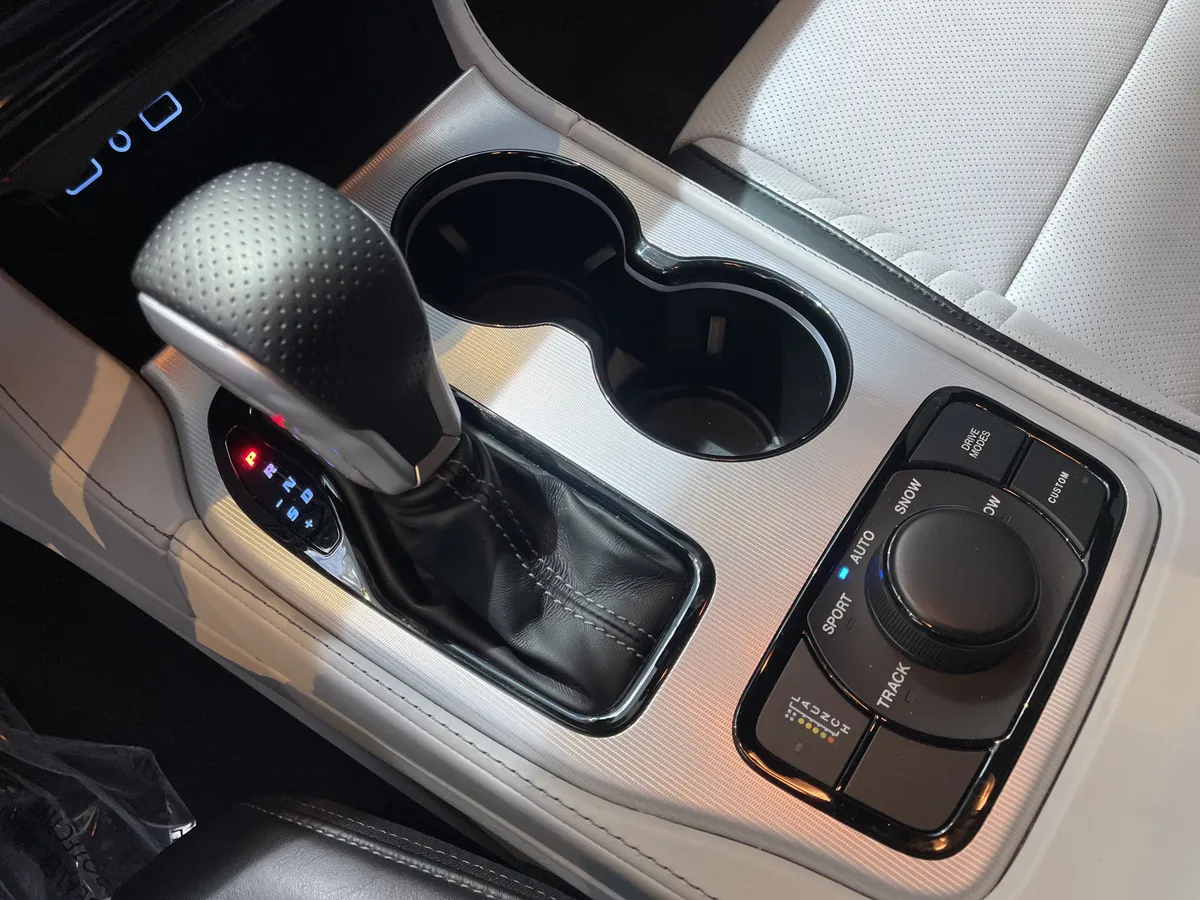 2021 Jeep Grand Cherokee Trackhawk thumbnail 32
