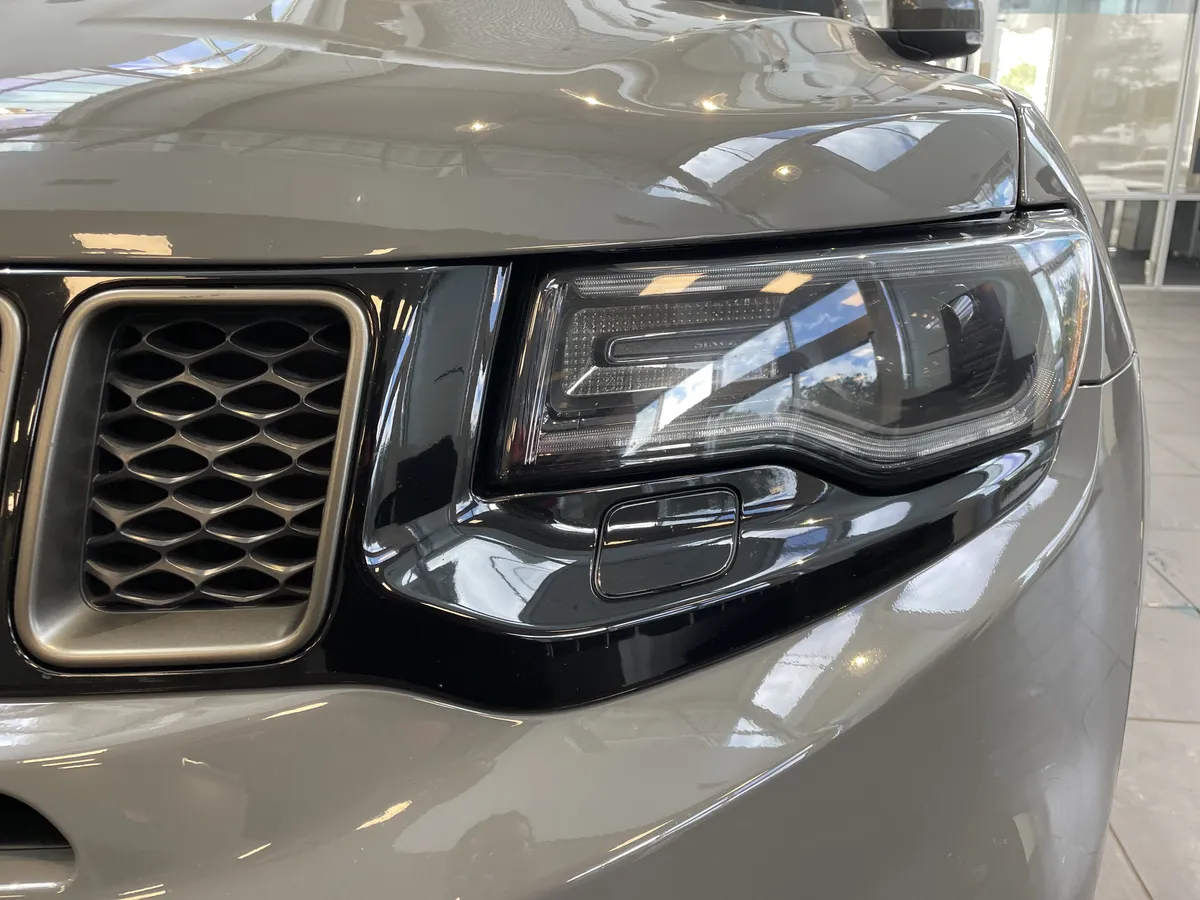 2021 Jeep Grand Cherokee Trackhawk thumbnail 4