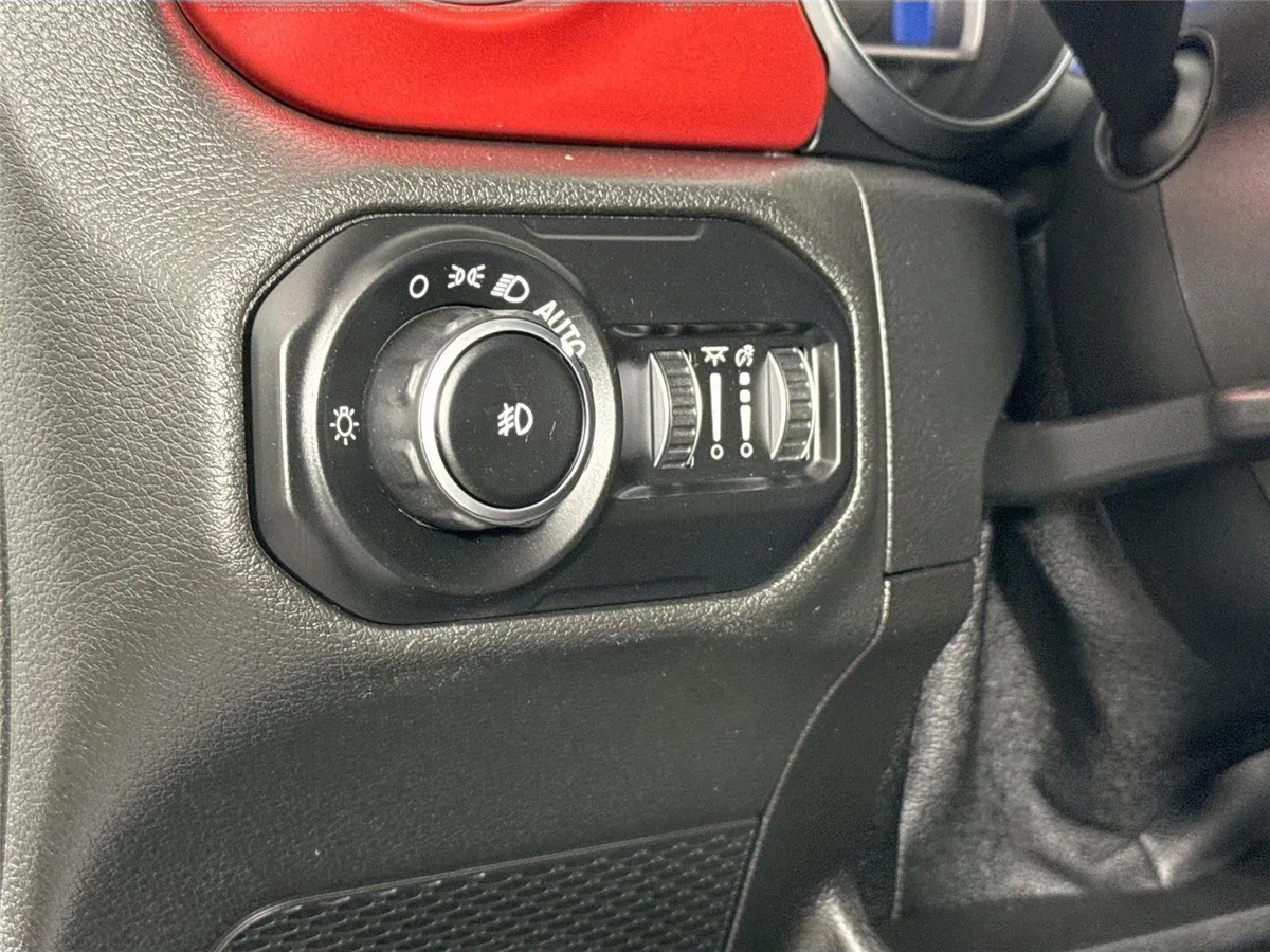 2021 Jeep Wrangler Unlimited Rubicon thumbnail 15
