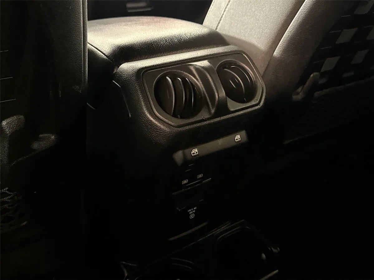 2021 Jeep Wrangler Unlimited Rubicon thumbnail 34