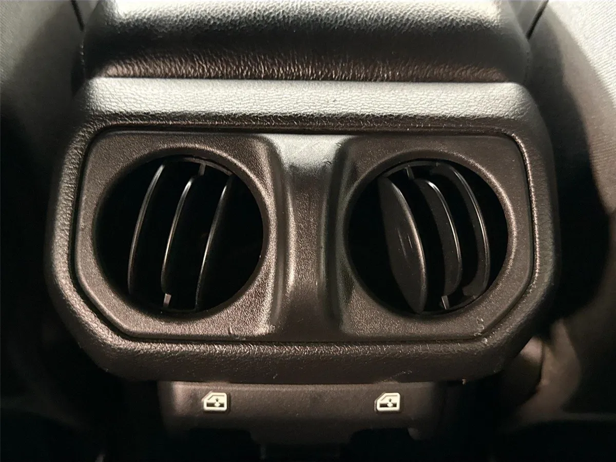 2021 Jeep Wrangler Unlimited Rubicon thumbnail 35